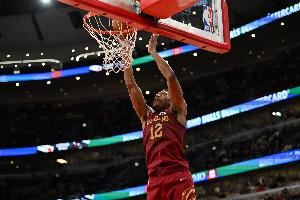 冲击力十足!亨特13中8&罚球5中4拿到21分 另有6板2助2断